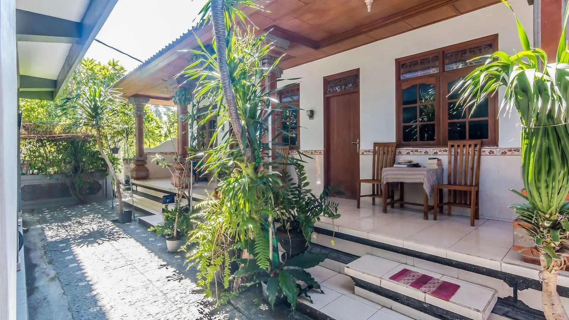 Zen Rooms Saridewi Seminyak  2*, Seminyak (Bali) Indonesia